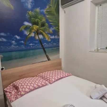 Cute & Cozy In Apartman